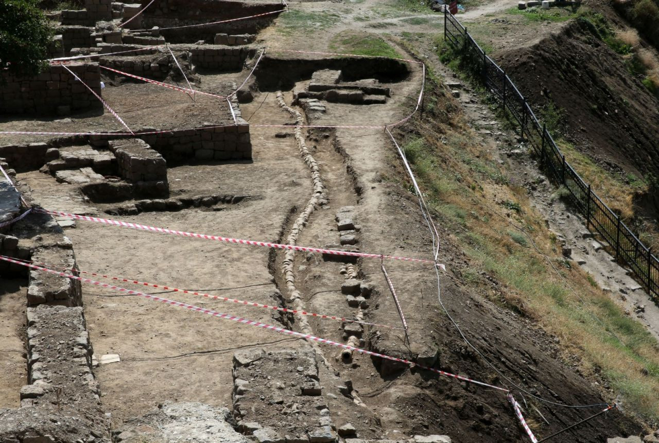 Bitlis Kalesi'nde içme suyu şebekesi bulundu - Sayfa 1