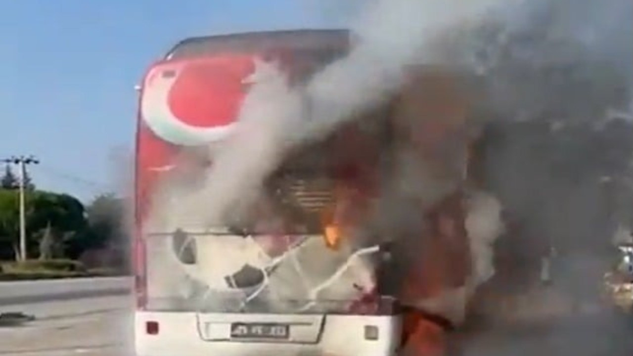 Elazığ futbol takımının otobüsü yandı