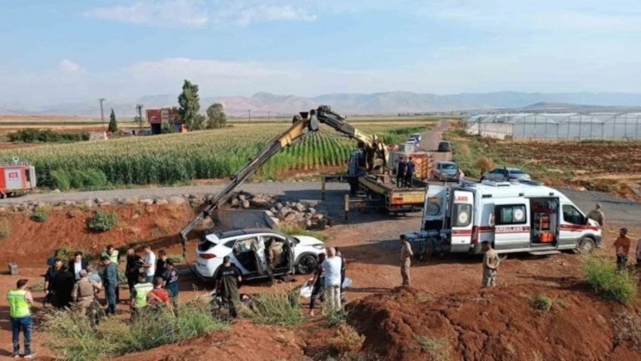 Sulama kanalına düşen araçta bulunan 3 kişi hayatını kaybetti