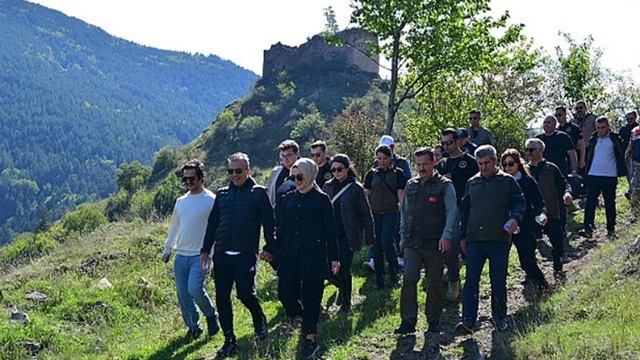 Ardahan'da doğa turizmine dikkat çekmek için bir yürüyüş düzenlendi