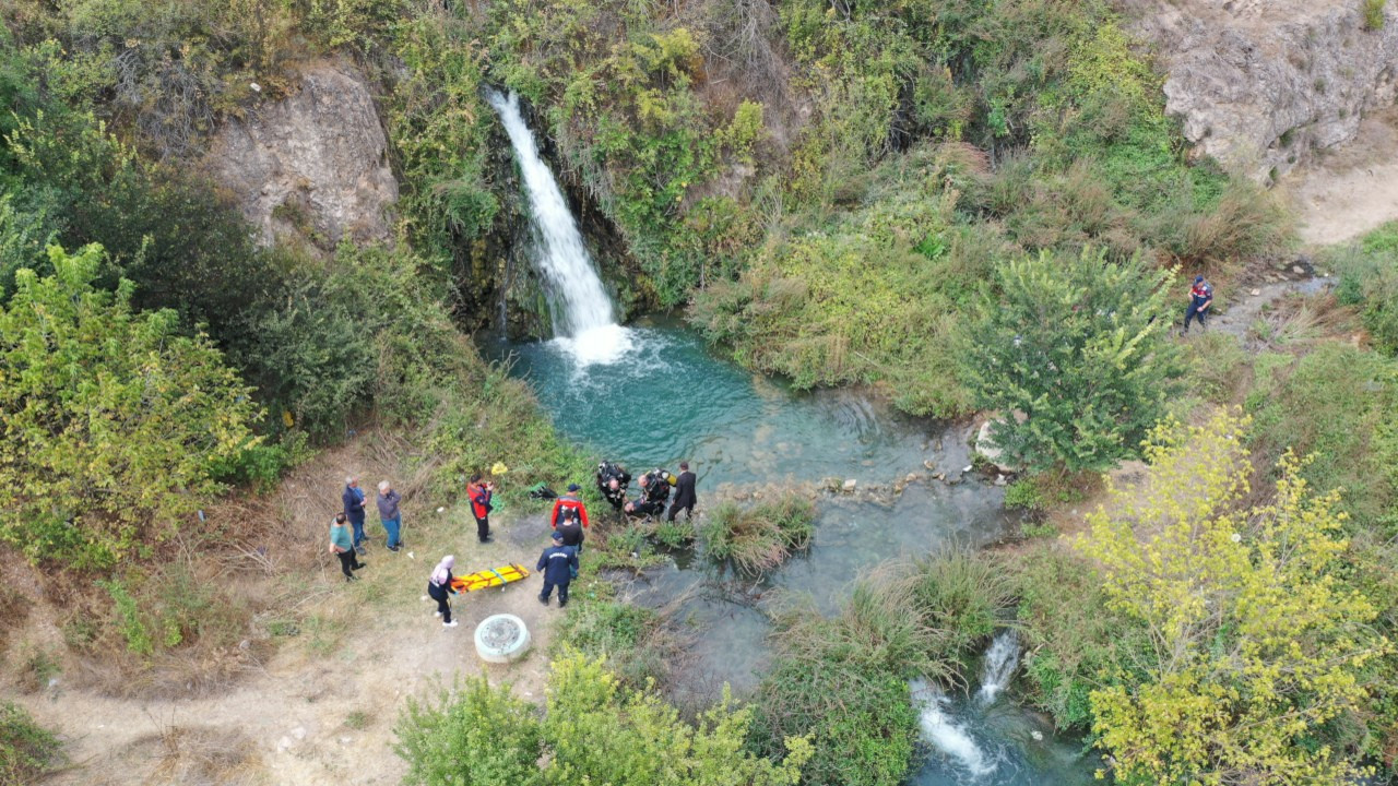 İki çocuğunu kurtardı, kendisi öldü