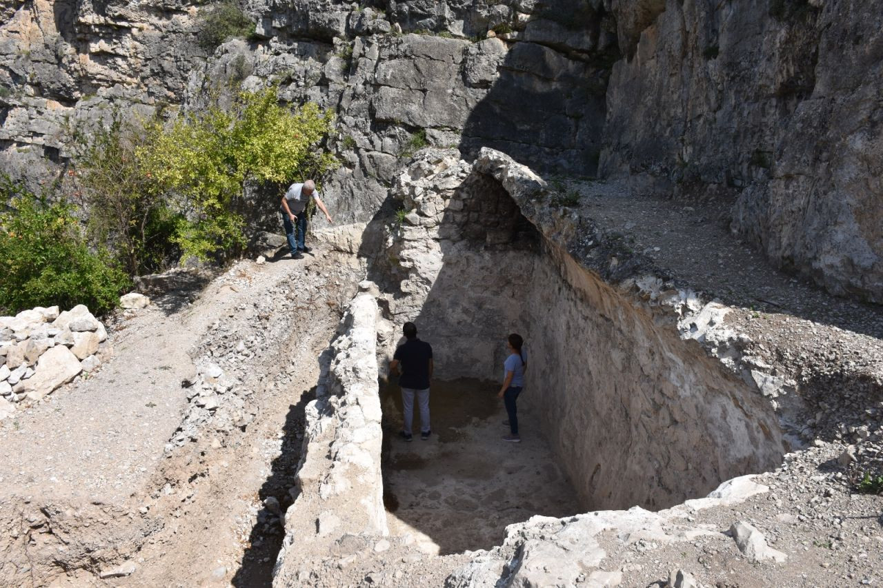 Artvin'deki kazılarda çeşme ve sarnıç bulundu - Sayfa 1