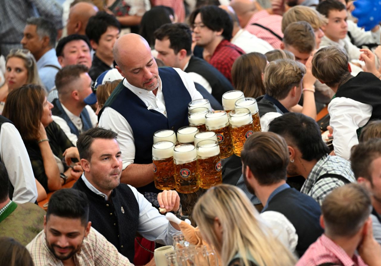 Oktoberfest kapılarını 189'uncu kez açtı: 1 litre bira 15 euro - Sayfa 4