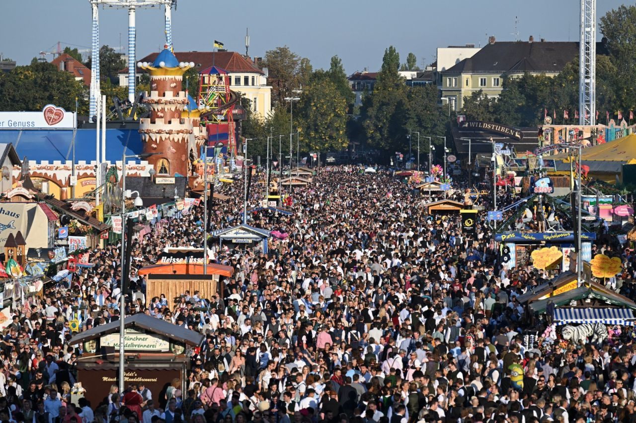 Oktoberfest kapılarını 189'uncu kez açtı: 1 litre bira 15 euro - Sayfa 1