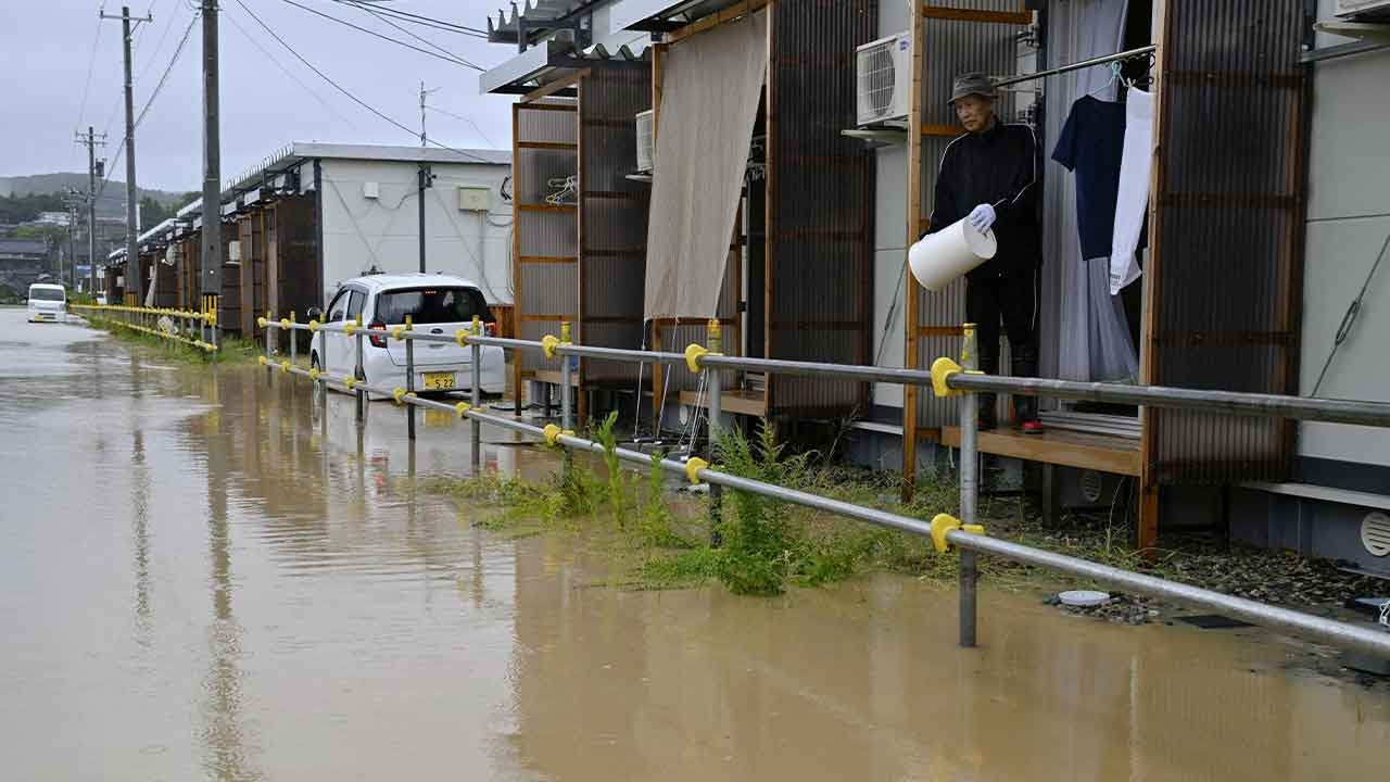 Japonya'da şiddetli yağış ve sel: 6 ölü