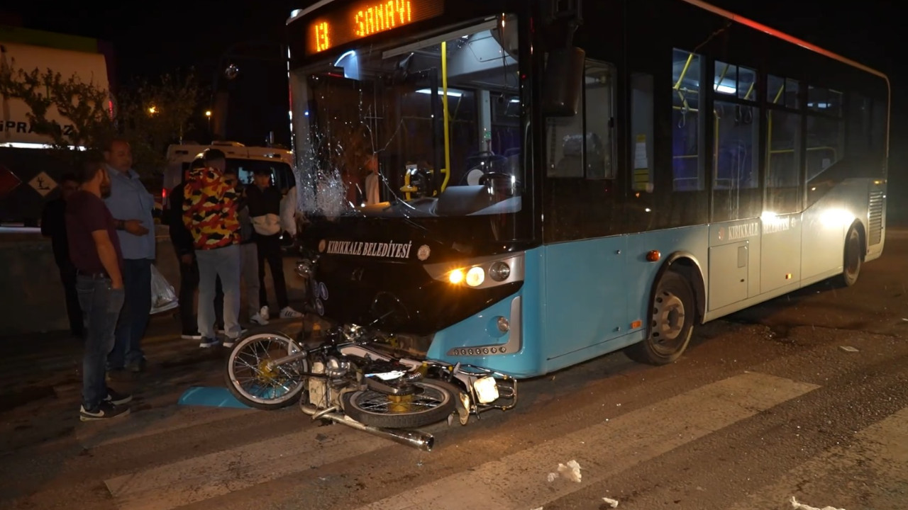 Kırıkkale'de halk otobüsü motosikletle çarpıştı