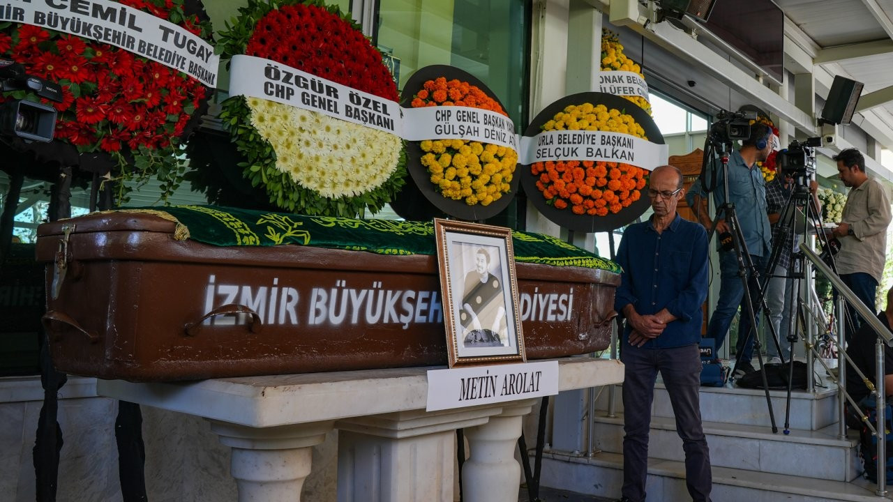 Şarkıcı Metin Arolat son yolculuğuna uğurlandı