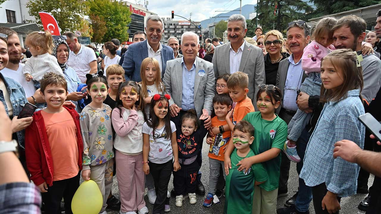 '3 merkez ilçemizde birer caddeyi pazar günleri yayalara açacağız'