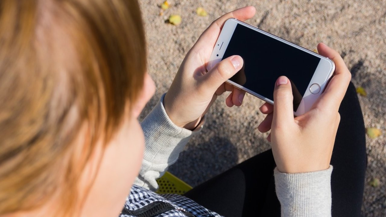 ABD'de öğrencilerin okullarda akıllı telefon kullanması kısıtlanıyor