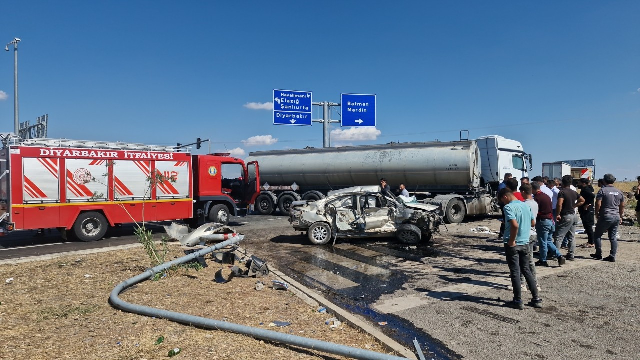 Diyarbakır'da tanker ile otomobil çarpıştı: 2'si ağır 4 yaralı