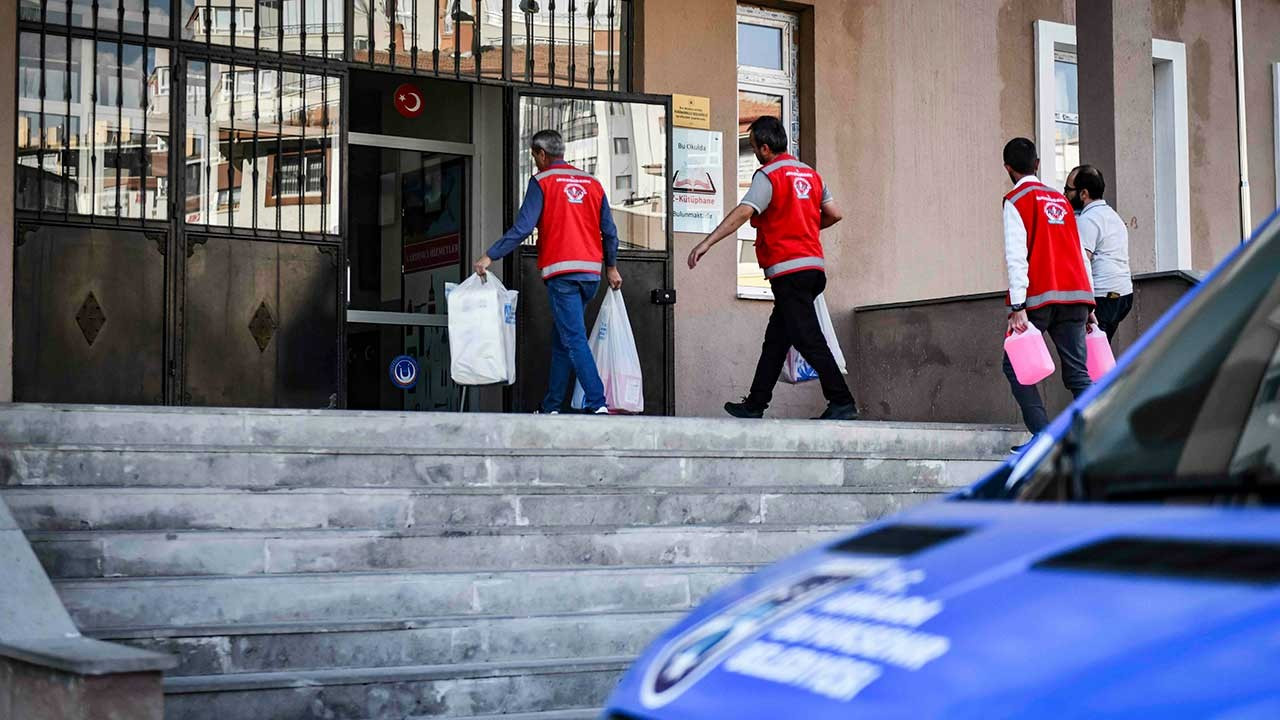 Ankara Büyükşehir Belediyesi'nden okullara hafta sonu temizlik desteği