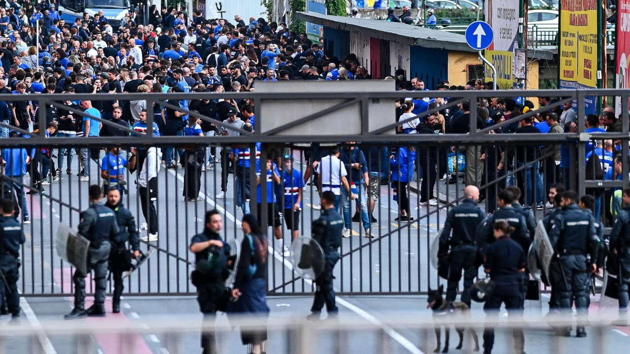 İtalya'da Genoa-Sampdoria derbisi olaylı geçti