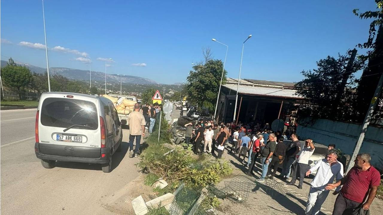 Sinop'ta devrilen otomobildeki 8 kişi yaralandı