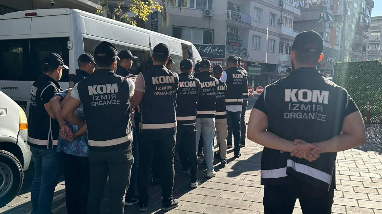 İzmir'de silah kaçakçılığı operasyonunda 7 kişi tutuklandı