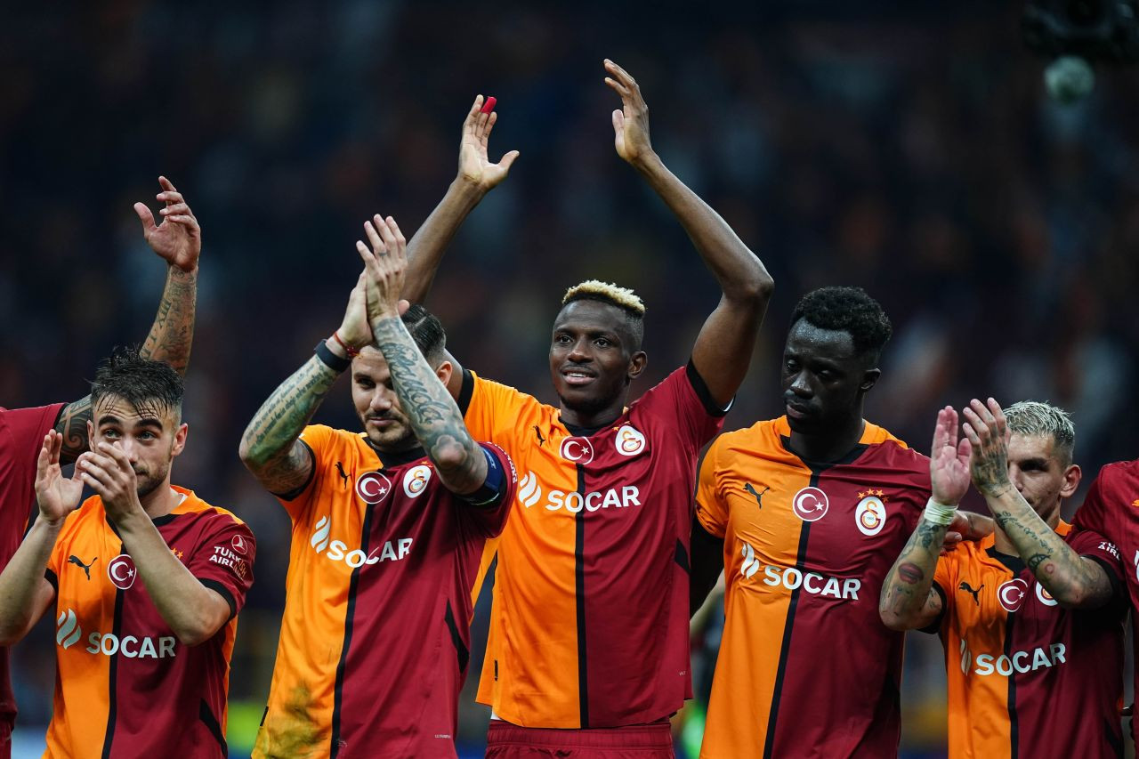 Osimhen'in menajerinden Galatasaray'a telefon: İstanbul'a geliyor - Sayfa 1