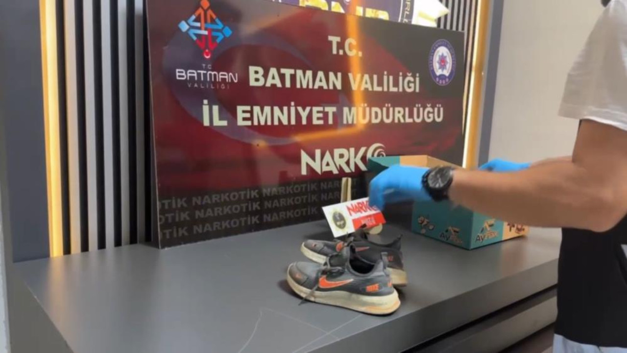 Batman'da ayakkabı kutusuna saklanan uyuşturucu ele geçirildi