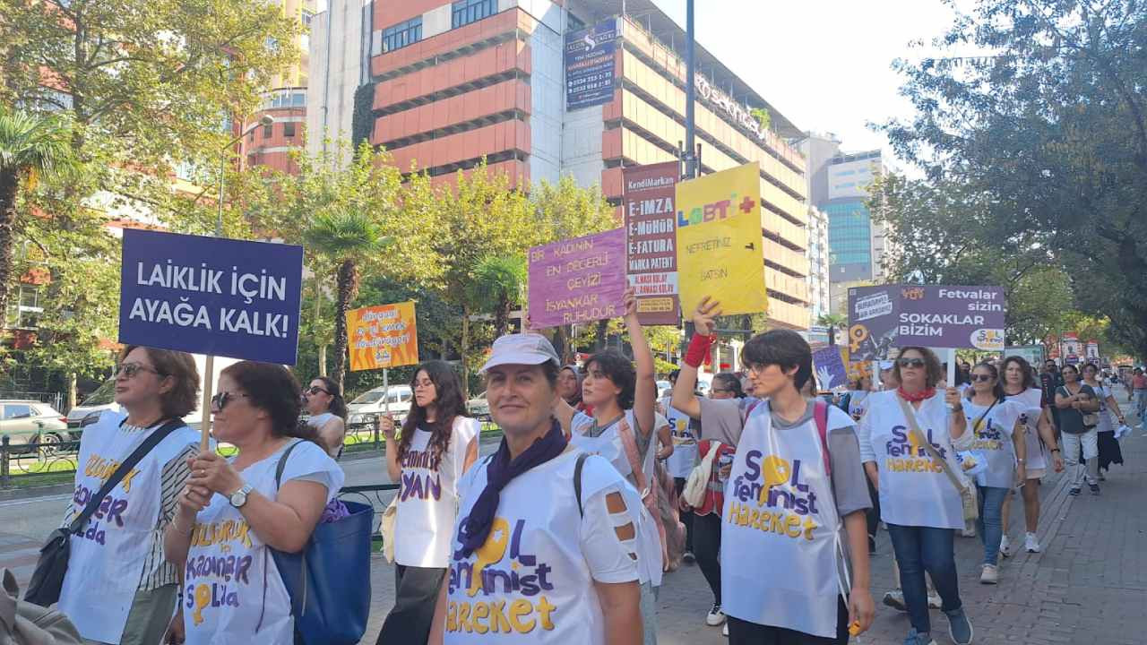 SOL Feminist Hareket'ten miting: Cemaat-tarikat düzenine karşı buradayız