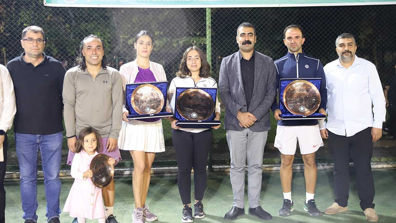 14. Amed Cup Tenis Turnuvasında dereceye giren sporculara ödül verildi