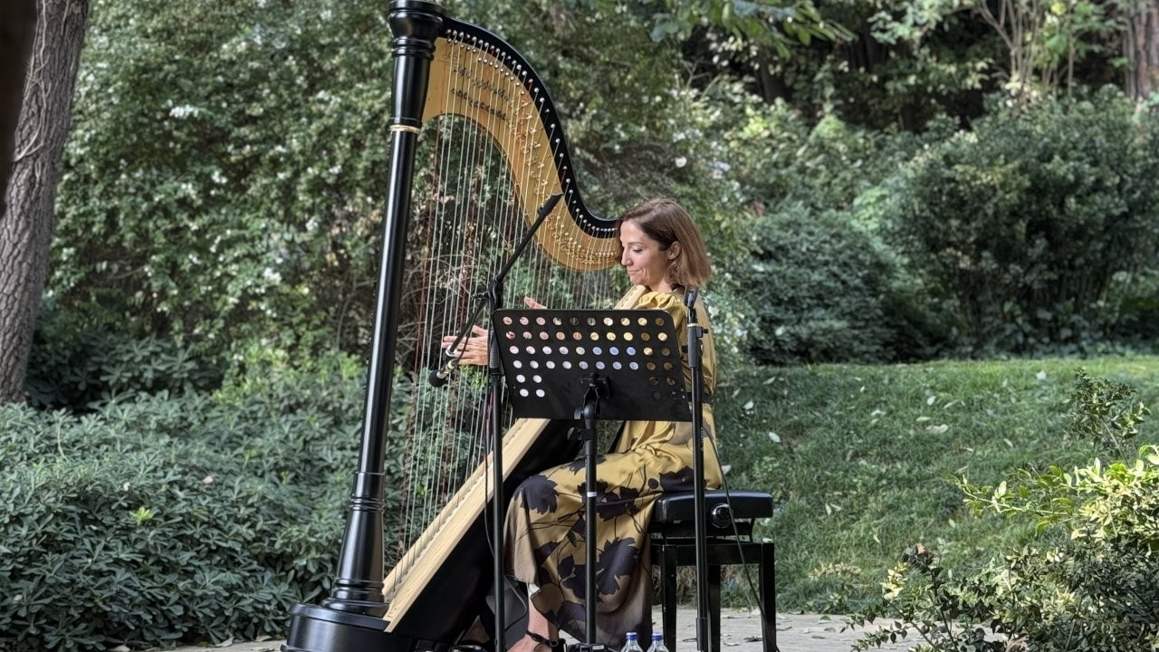 Arpist Meriç Dönük, Sakıp Sabancı Müzesi'nde konser verdi