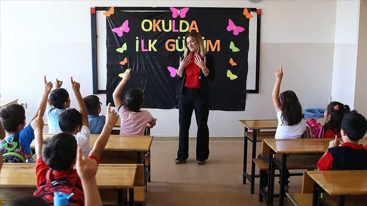 Çocukların okula alışması için ebeveynler nasıl tutum sergilemeli?