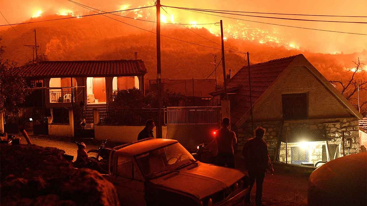 Yunanistan'da orman yangını: 2 kişi hayatını kaybetti