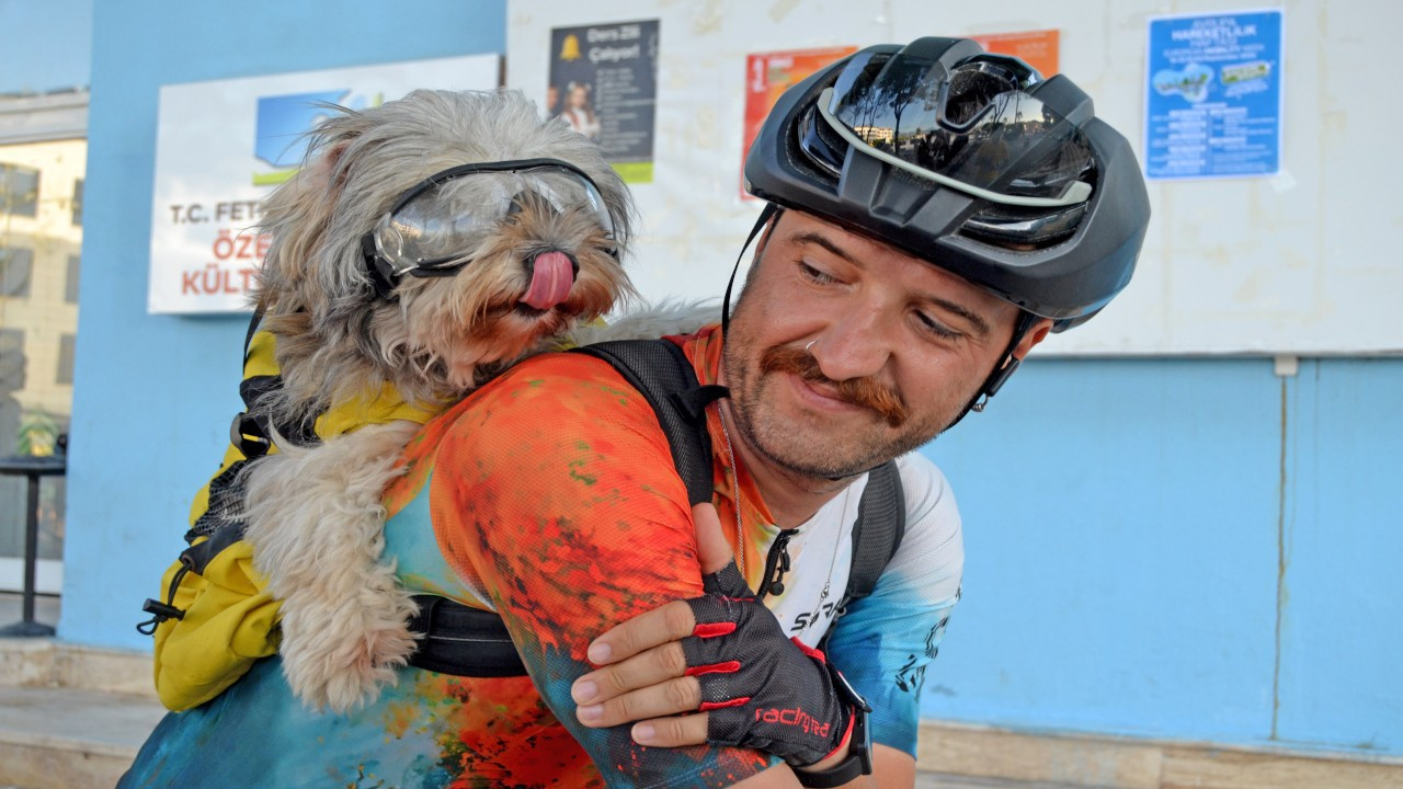 Depremzede köpek Oscar bisiklet turunda