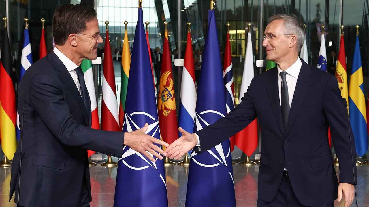 Rutte, NATO Genel Sekreterliği görevini Stoltenberg'den devraldı