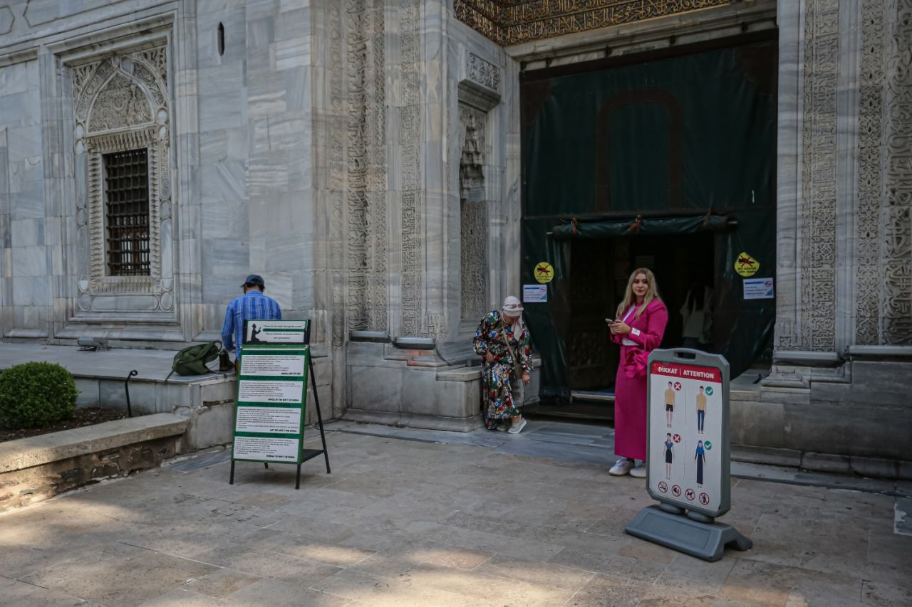 Erkek turistlerin etekli cami ziyareti gündem oldu - Sayfa 4