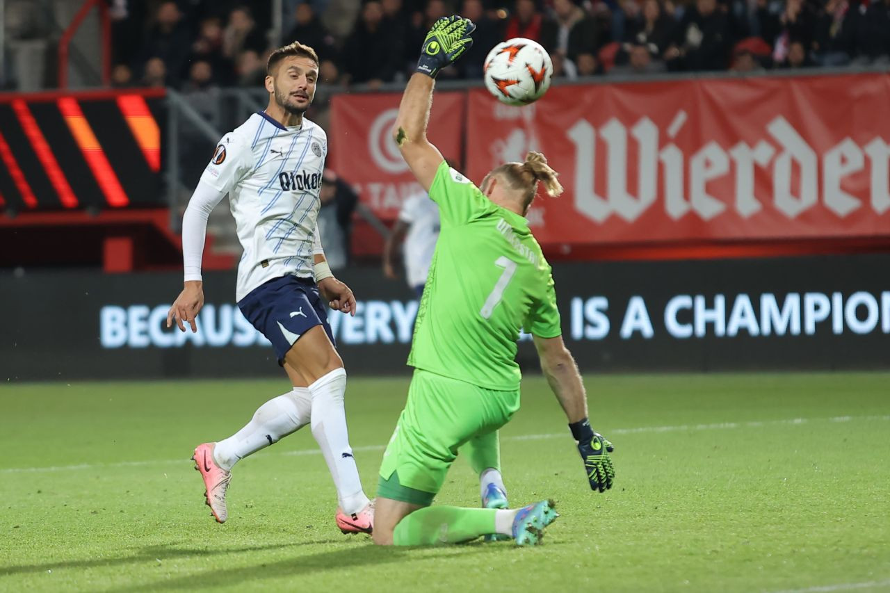 Hollanda basını, Twente-Fenerbahçe maçının ardından manşetlere Tadic'i çıkardı - Sayfa 4