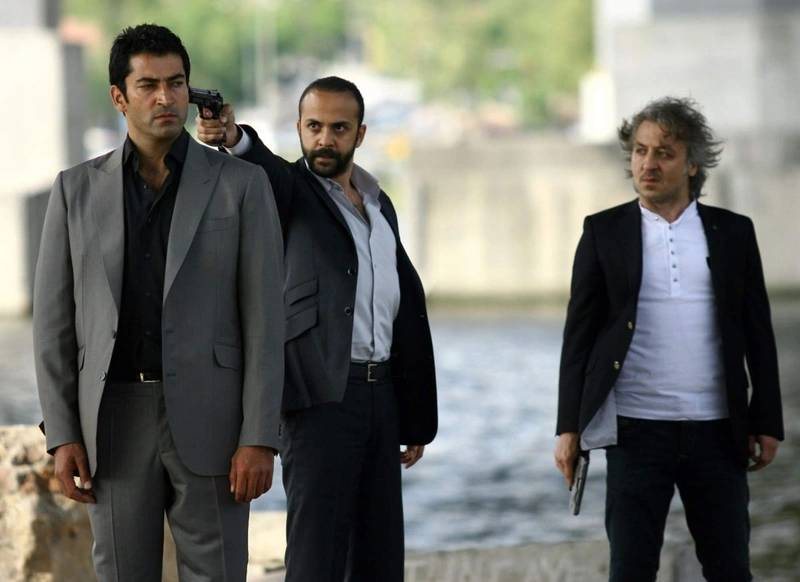 Kenan İmirzalıoğlu en çok etkilendiği 'Ezel' sahnesini açıkladı: 'O bölümü okuduğum zaman...' - Sayfa 4