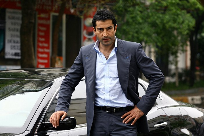 Kenan İmirzalıoğlu en çok etkilendiği 'Ezel' sahnesini açıkladı: 'O bölümü okuduğum zaman...' - Sayfa 2