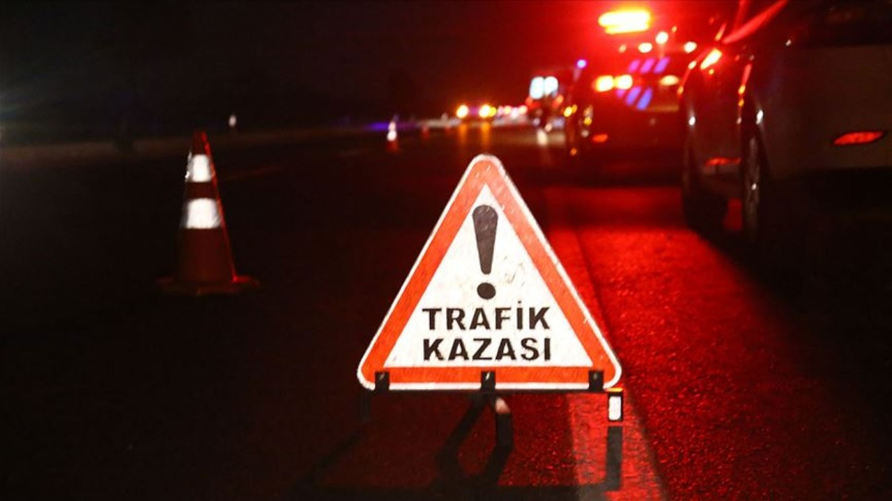 Burdur'da trafik kazası: Direğe çarptı