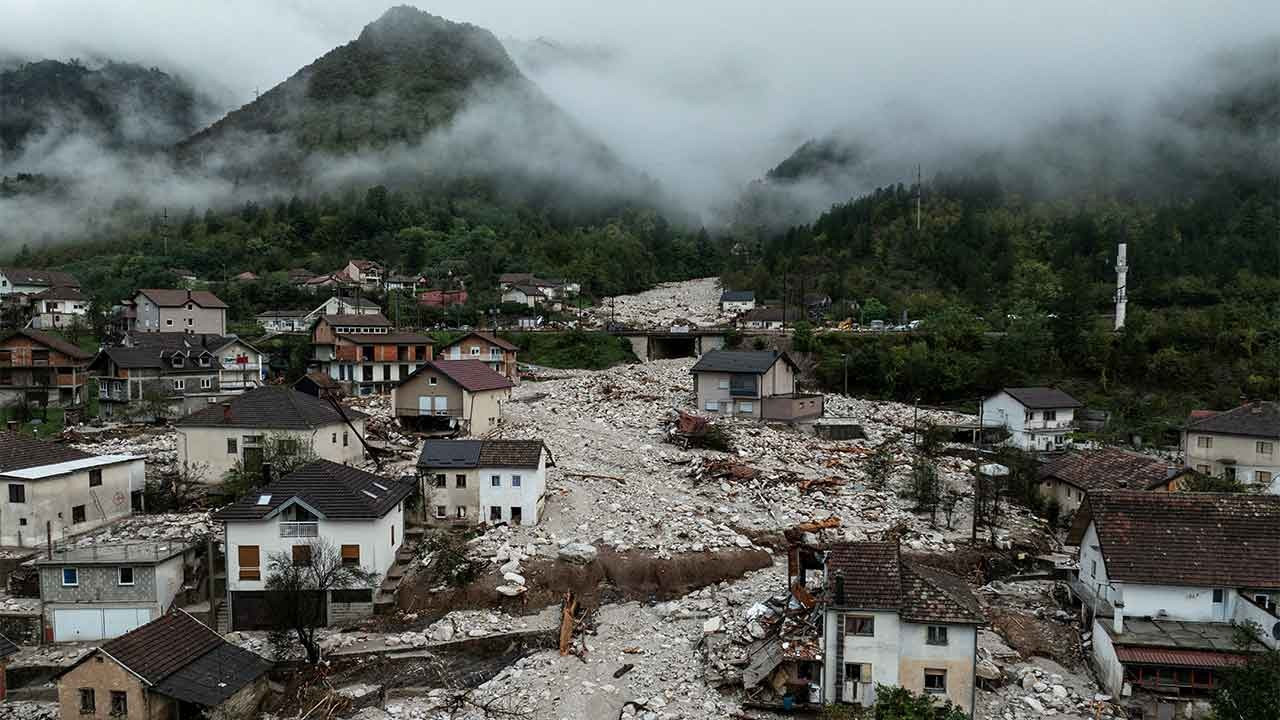 Bosna Hersek'te sel: 16 kişi hayatını kaybetti