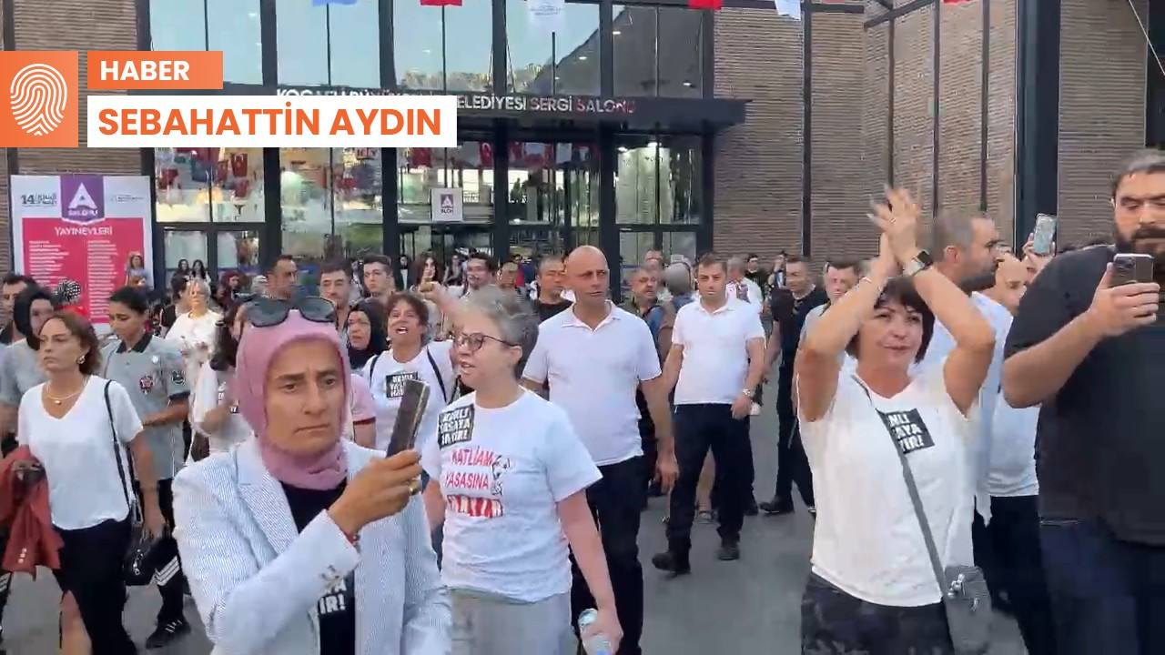 AK Partili Yenişehirlioğlu, Kocaeli Kitap Fuarı'nda protesto edildi