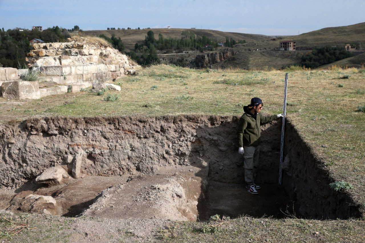 Eski Ahlat Şehri Kalesi'ndeki kazılarda su sarnıcı bulundu - Sayfa 2