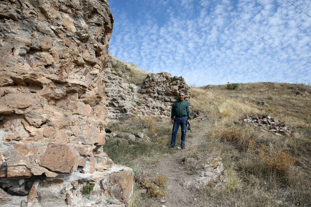 Eski Ahlat Şehri Kalesi'ndeki kazılarda su sarnıcı bulundu - Sayfa 1