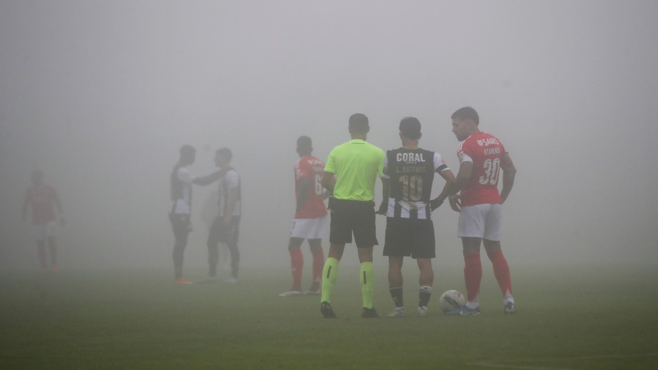 Sahayı sis bastı, Benfica’nın maçı yarıda kaldı