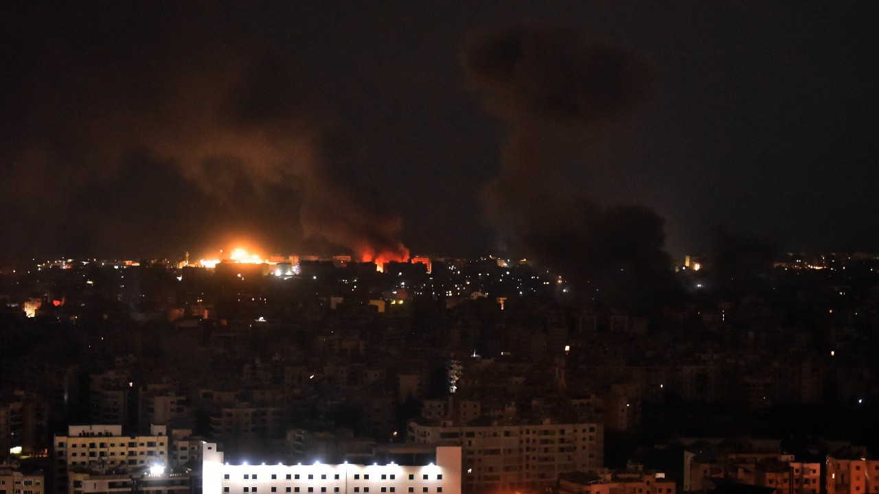 İsrail, gece saatlerinde Beyrut'a yeniden saldırı başlattı