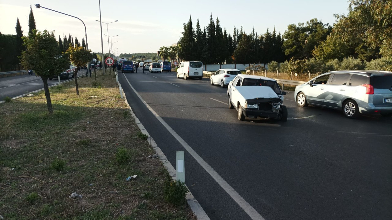 Kaza sonrasında tutanak tutan sürücülere başka bir araç çarptı: 2 ölü