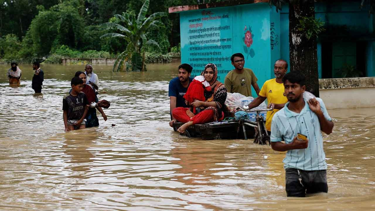 Hindistan'da sel ve heyelan: 15 kişi hayatını kaybetti