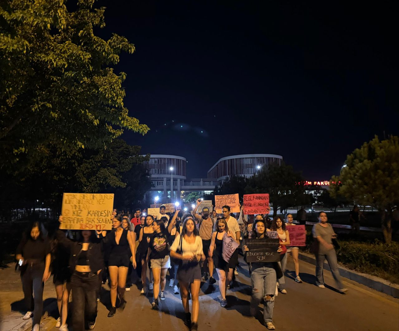 Akdeniz Üniversitesi'nde Ayşenur ve İkbal için protesto yürüyüşü - Sayfa 4