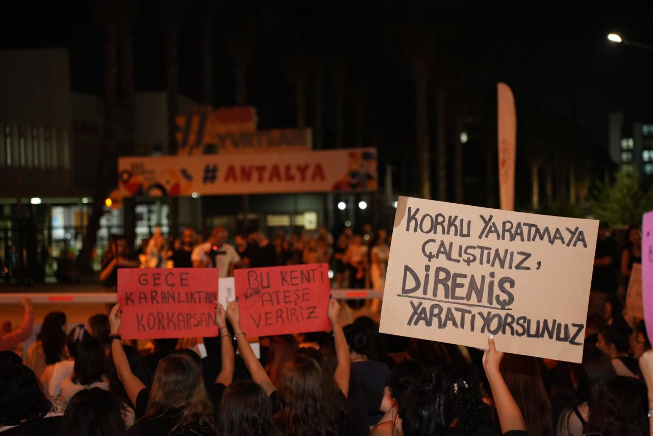 Akdeniz Üniversitesi'nde Ayşenur ve İkbal için protesto yürüyüşü - Sayfa 1