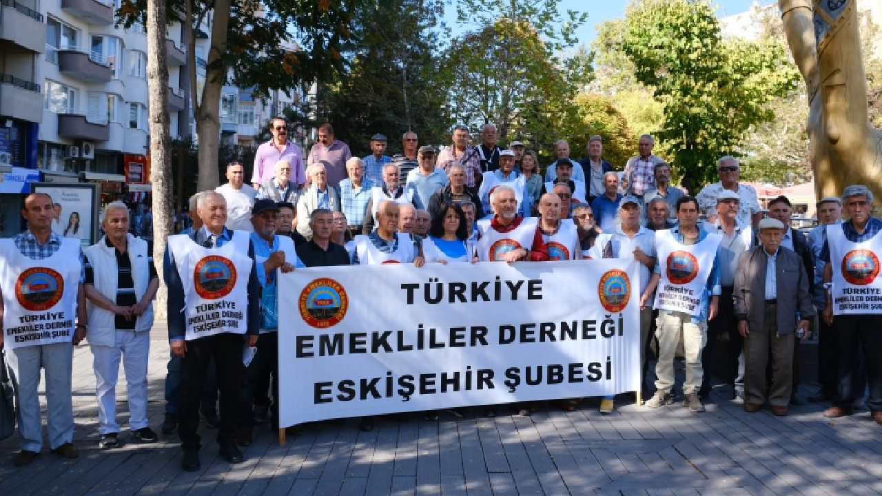 Eskişehir'de emeklilerden 'maaş' protestosu