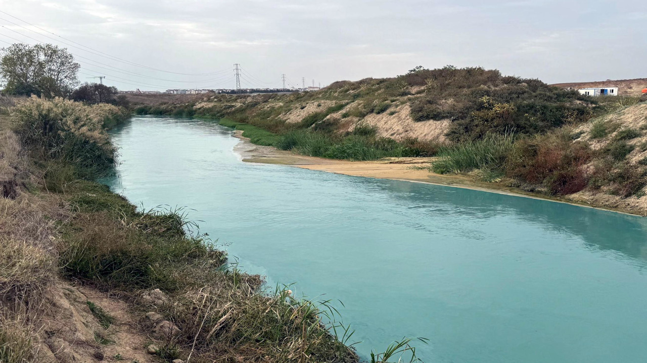 Çorlu Deresi'nin rengi turkuaza dönünce sudan numune alındı