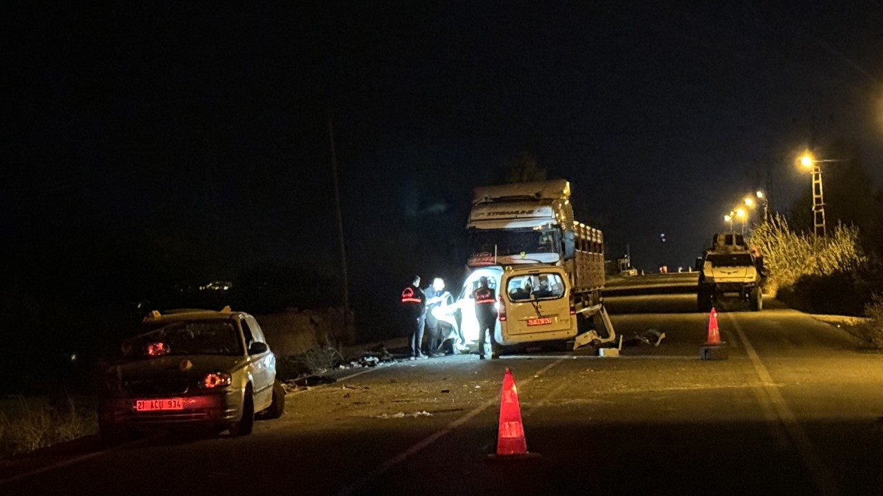 Diyarbakır'da zincirleme trafik kazası: 3 kişi öldü, 3 kişi yaralandı