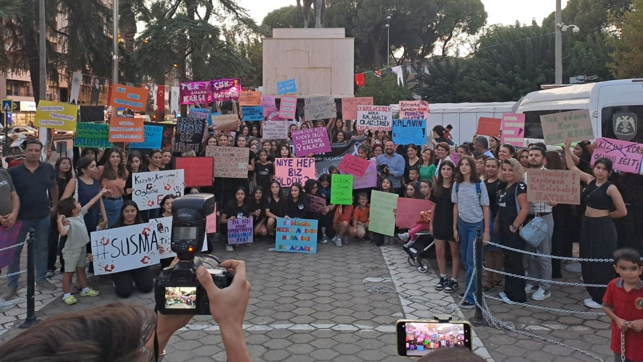 İzmir'de eğitim sendikalarından ÖMK ve kadına şiddete hayır eylemi