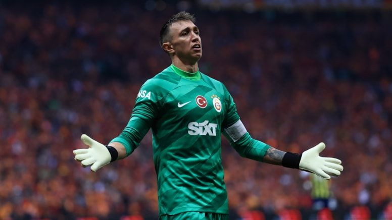 Okan Buruk son noktayı koydu: Muslera'nın geleceği belli oldu - Sayfa 4