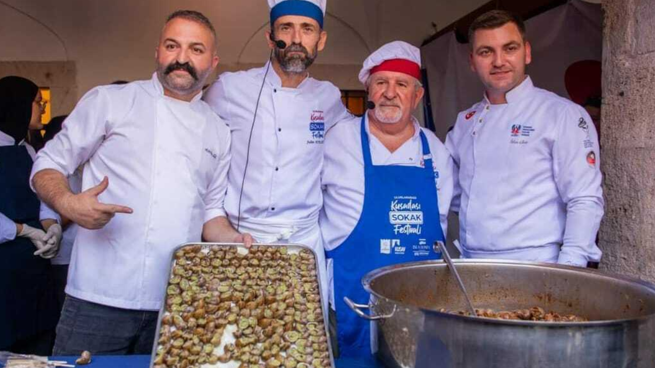 Uluslararası Kuşadası Sokak Festival'inde Salyangoz Düellosu