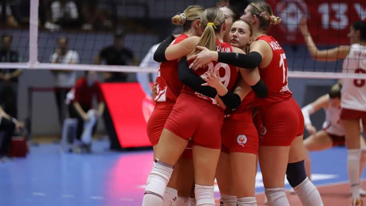 Aras Kargo SK Galatasaray'a 3-0 yenildi