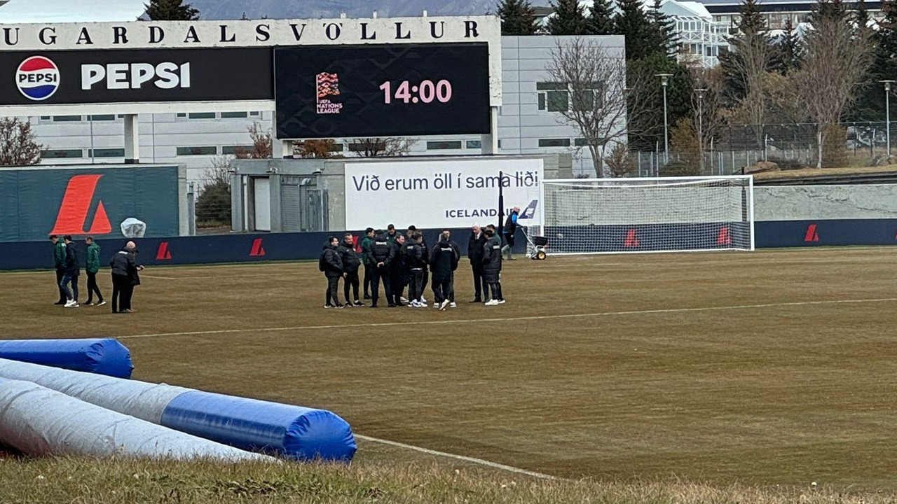 İzlanda'da stad zemini donmuştu: UEFA'dan uygun kararı